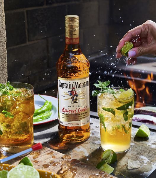 Алкогольний напій на основі карибського рому Captain Morgan Spiced Gold 0.7 л 35% CMS-SPG-070 фото